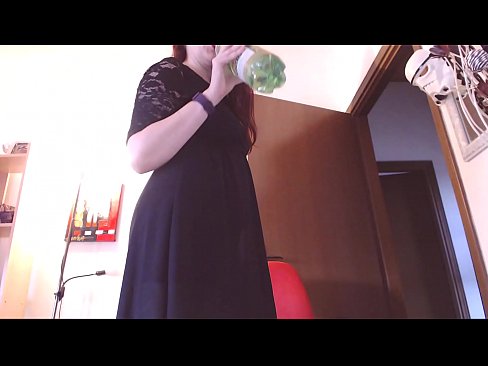 ❤️ Një skllav i nënshtruar që i pëlqejnë brekët e pista dhe të shijshme detyrohet të masturbojë pasi shikon këtë video! ❤ Vetëm porno tek ne