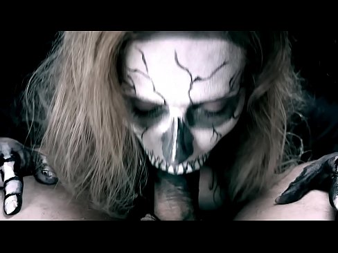 ❤️ Vajzë demonike që thith karin me gojën e saj të zezë dhe gëlltit sperma. ❤ Vetëm porno tek ne